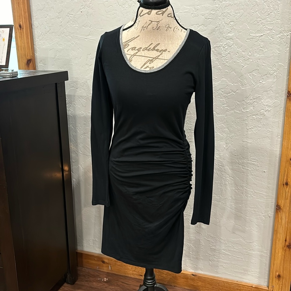 EUC ATHLETA BLACK SIDE  ROUGHED KNEE LENGTH DRESSES Size M